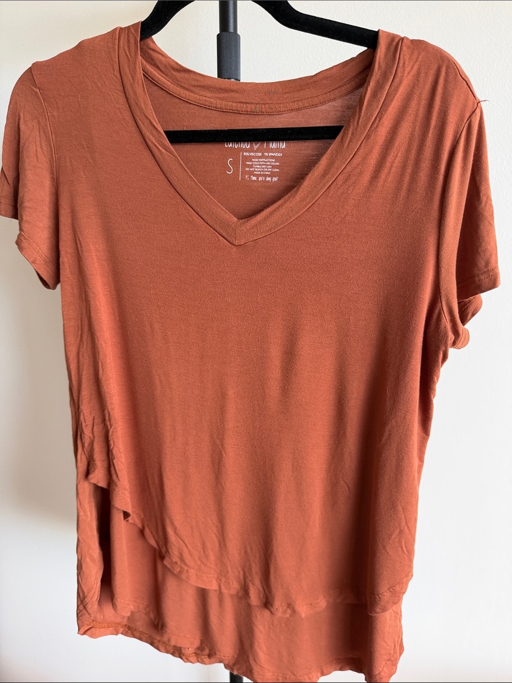 Latched Mama Women's Short Sleeve V-Neck Top — Rust Orange